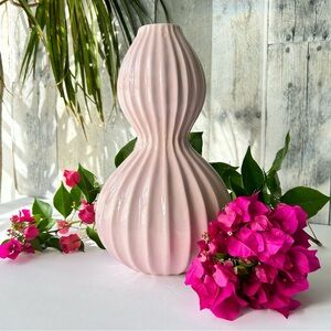 🌴Elegant Curvy Pink Ceramic Vase